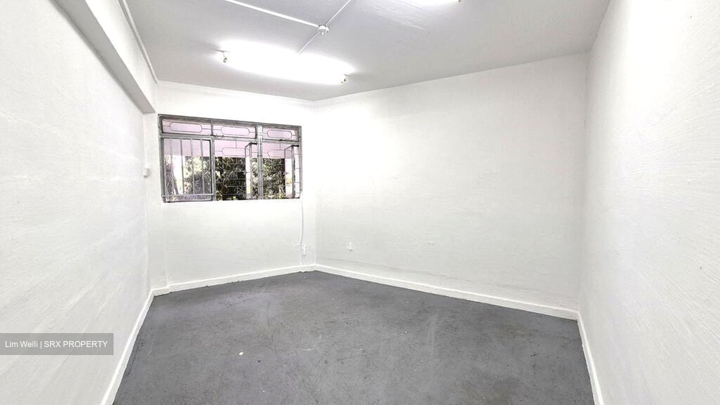 Jurong East Street 24 (D22), Shop House #501157081